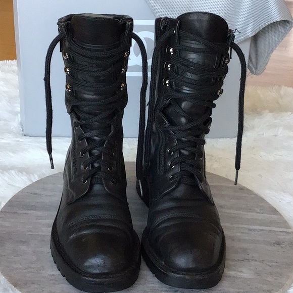CHANEL VINTAGE BLACK LEATHER LACE UP COMBAT BOOTS. SIZE 38 ( US SIZE 8 ). - Picture 1 of 13
